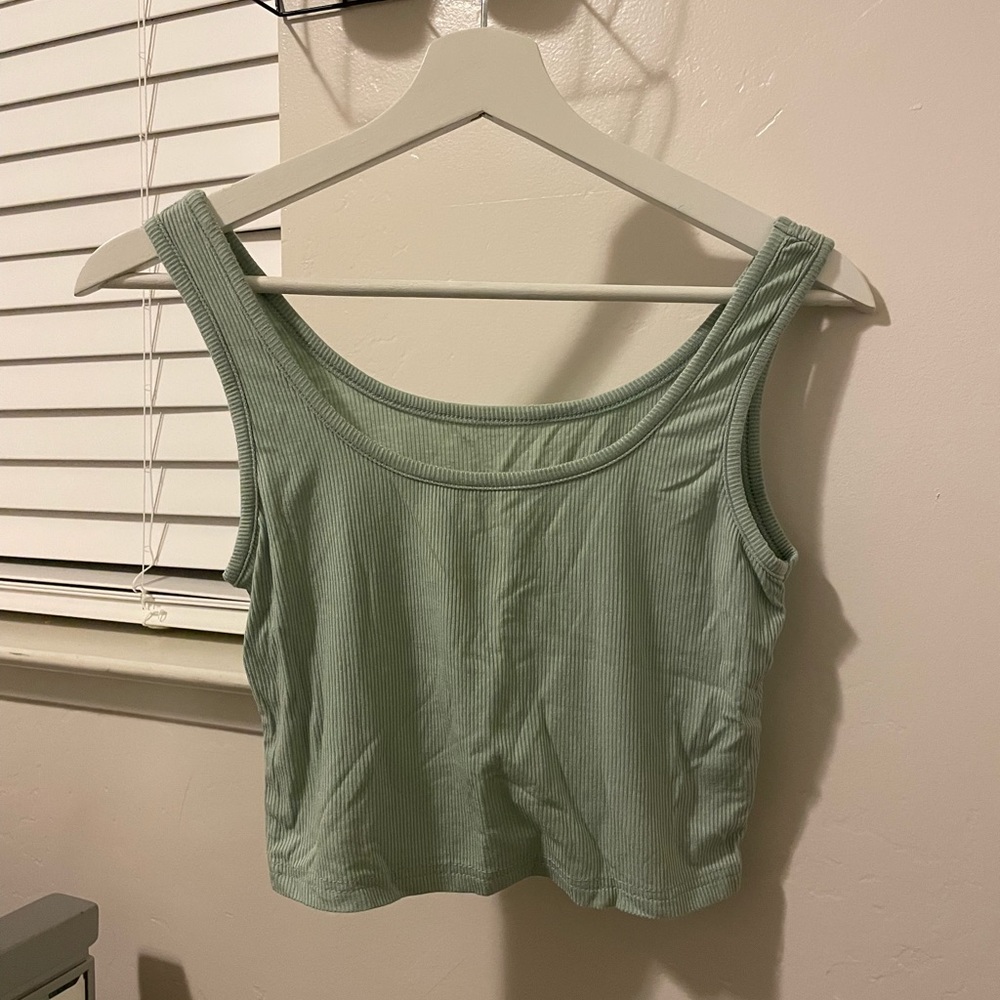 green crop tank top 💚